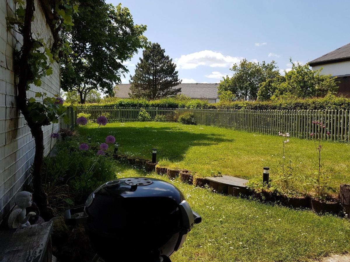 Apartment With Garden In A Wooded Setting Auw bei Prum Exteriör bild